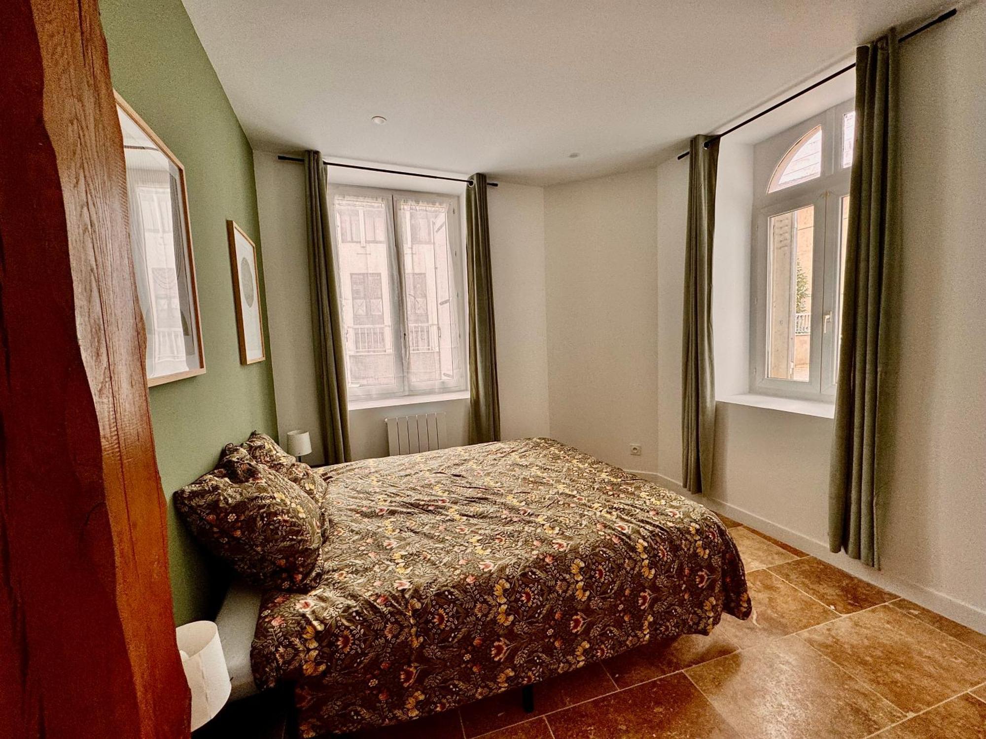 Place De Parking Au Pied Du Logement - Spacieux Et Atypique Apartment Orleans Ngoại thất bức ảnh