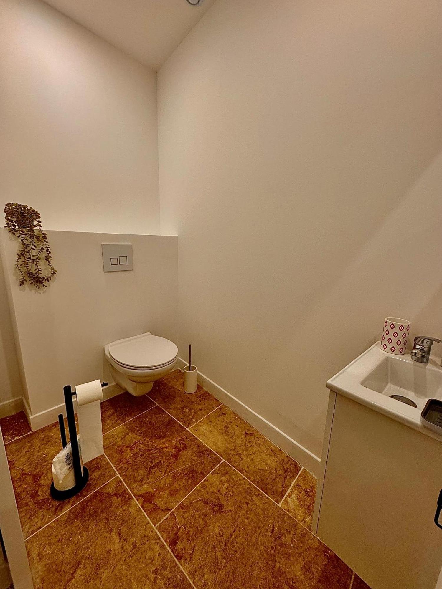 Place De Parking Au Pied Du Logement - Spacieux Et Atypique Apartment Orleans Ngoại thất bức ảnh